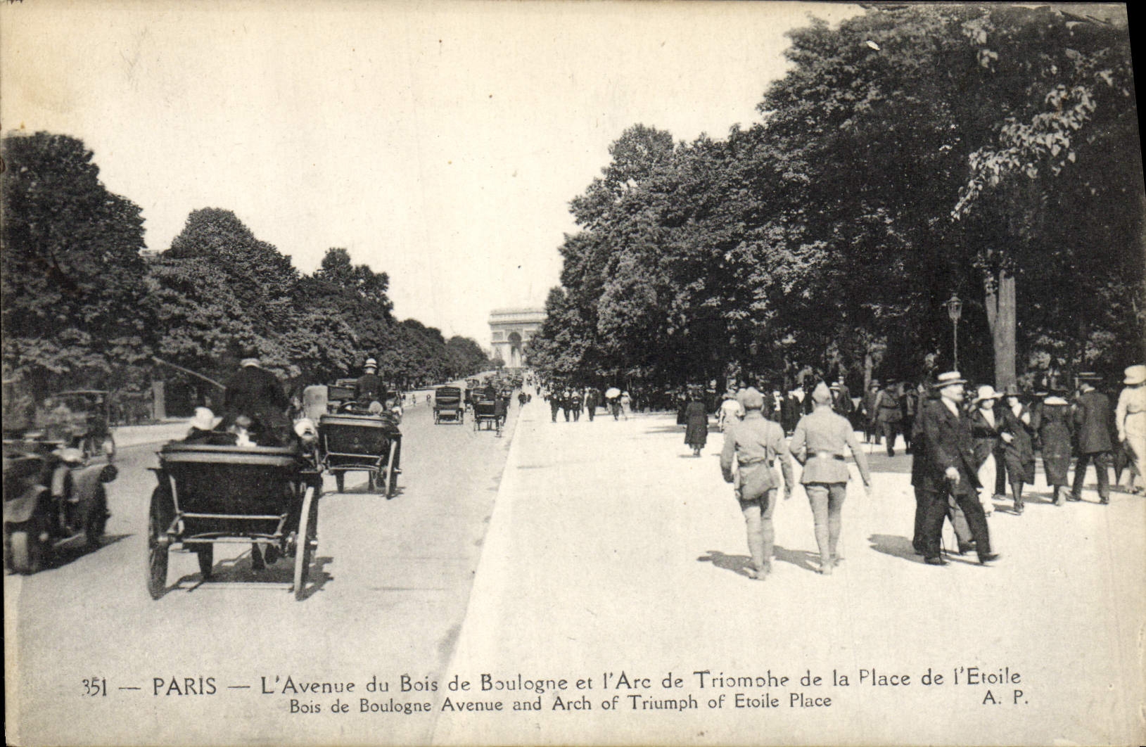 CPA Paris L'Avenue Du Bois De Boulogne et l'Arc de Triomphe de la place de l'Etoile