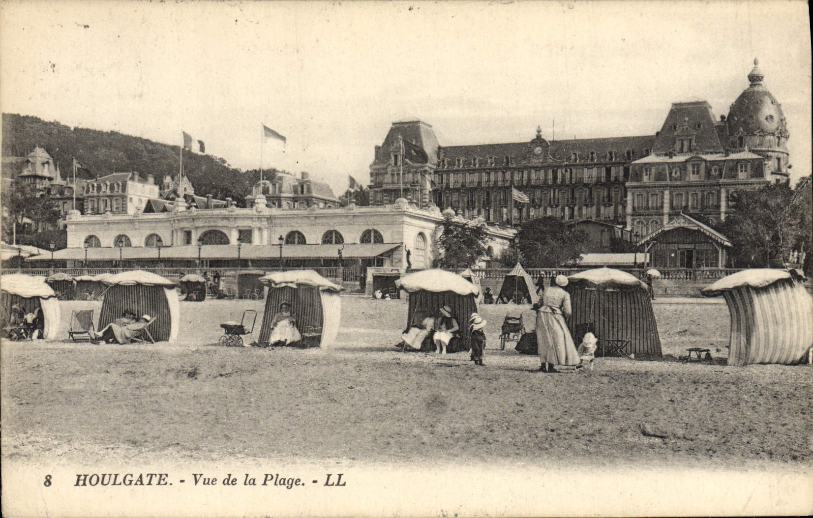 VINTAGE POSTCARD Houlgate Seen Of the Beach