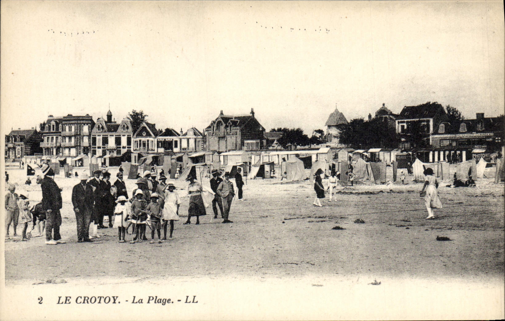 VINTAGE POSTCARD Crotoy the Beach