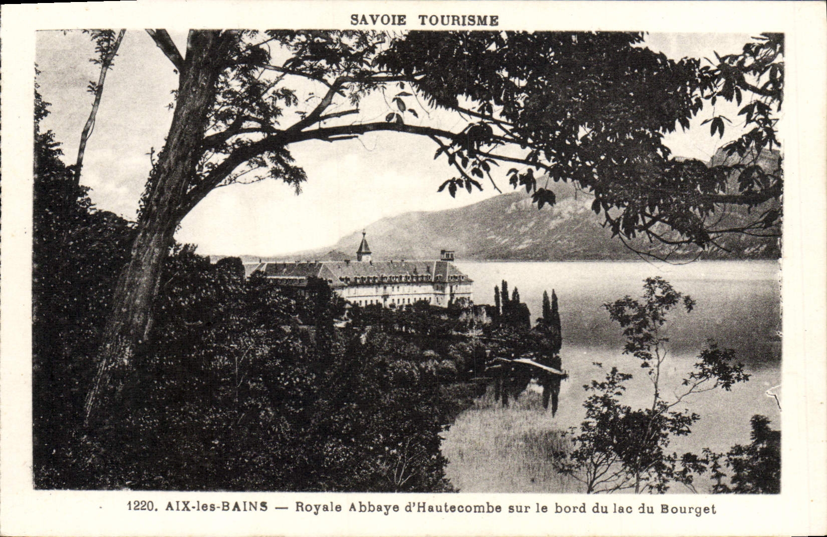 CPA Environs d'Aix Les Bains Royale Abbaye D'Hautecombe Sur Le Bord du lac du Bourget