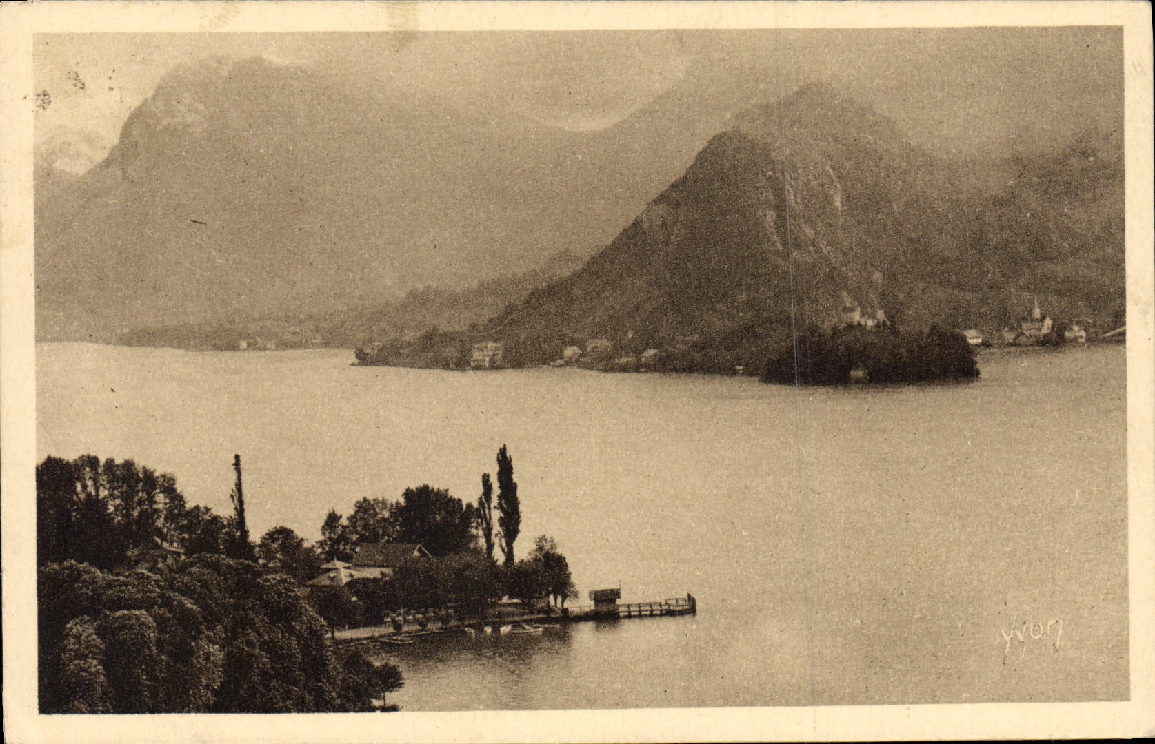 POSTAL Annecy de la VENDIMIA y su lago la roca de costoso