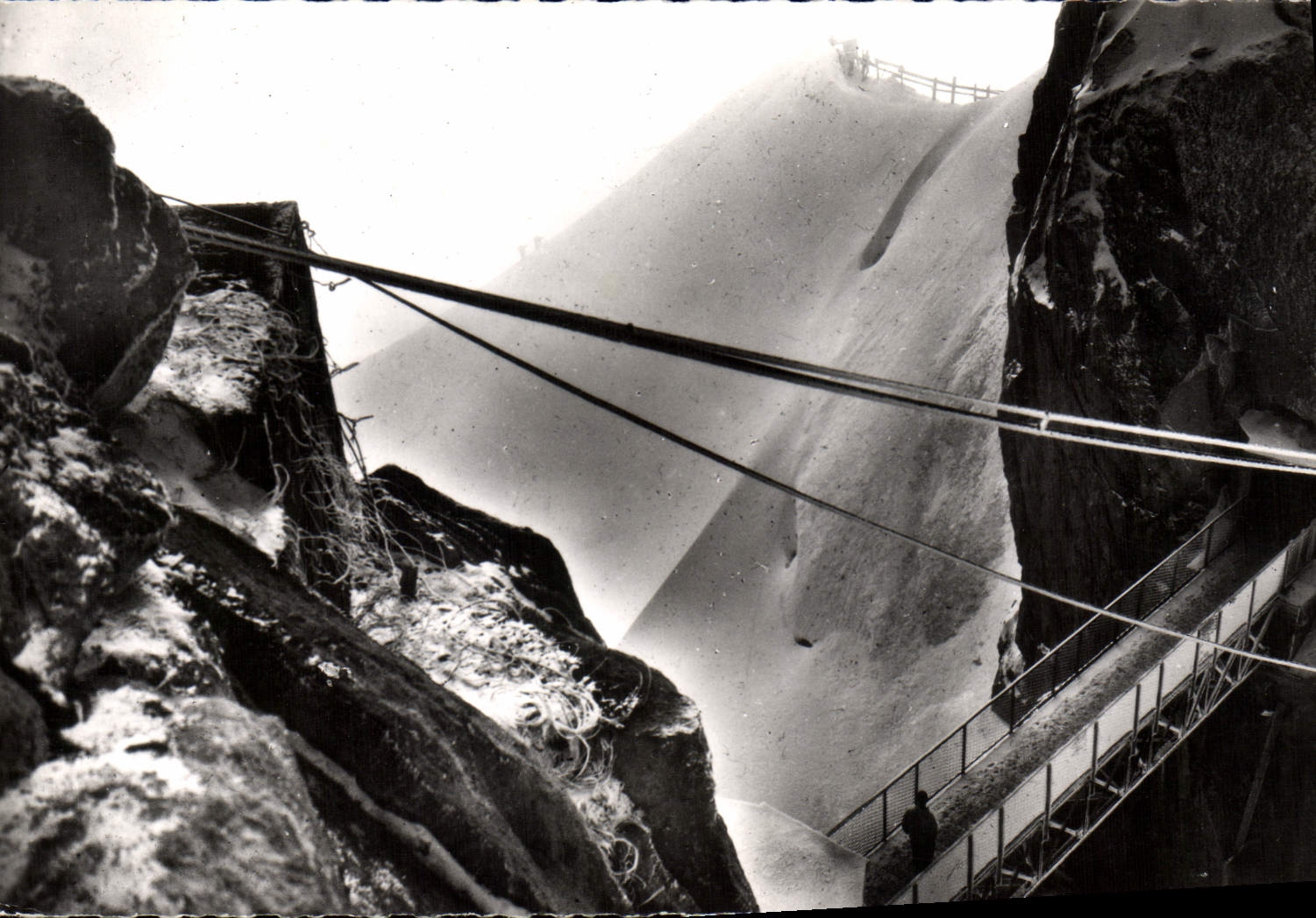 CPM Mont Blanc Teleferique De l'aiguille du Midi Vallee Blanche Passerelle du sommet Sud au Sommet Nord