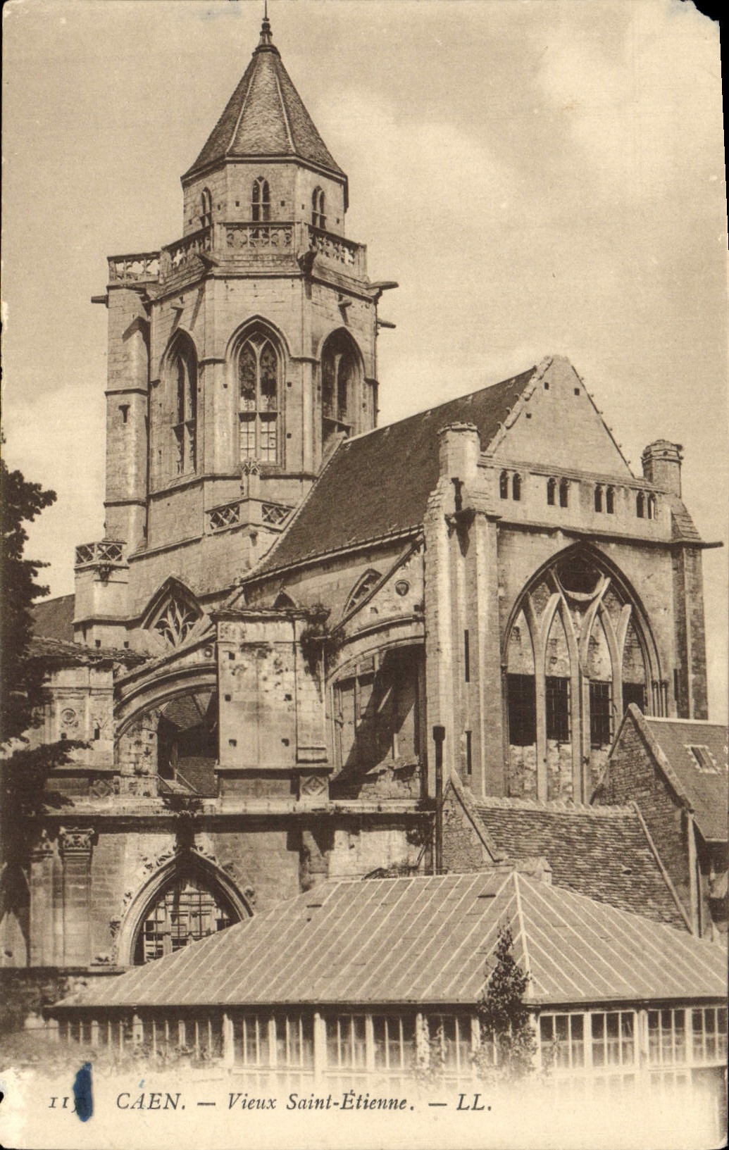 VINTAGE POSTCARD Caen Old Holy Etienne