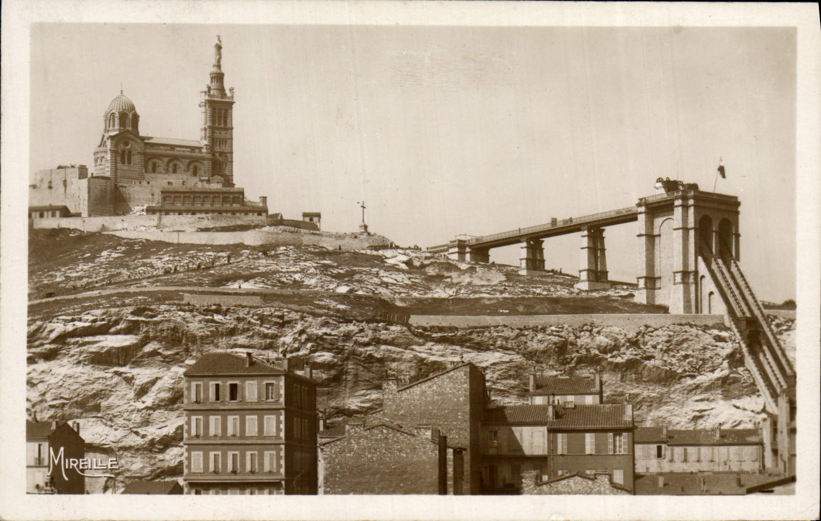 CPA Marseille Notre Dame de la Garde et les Ascenseurs 