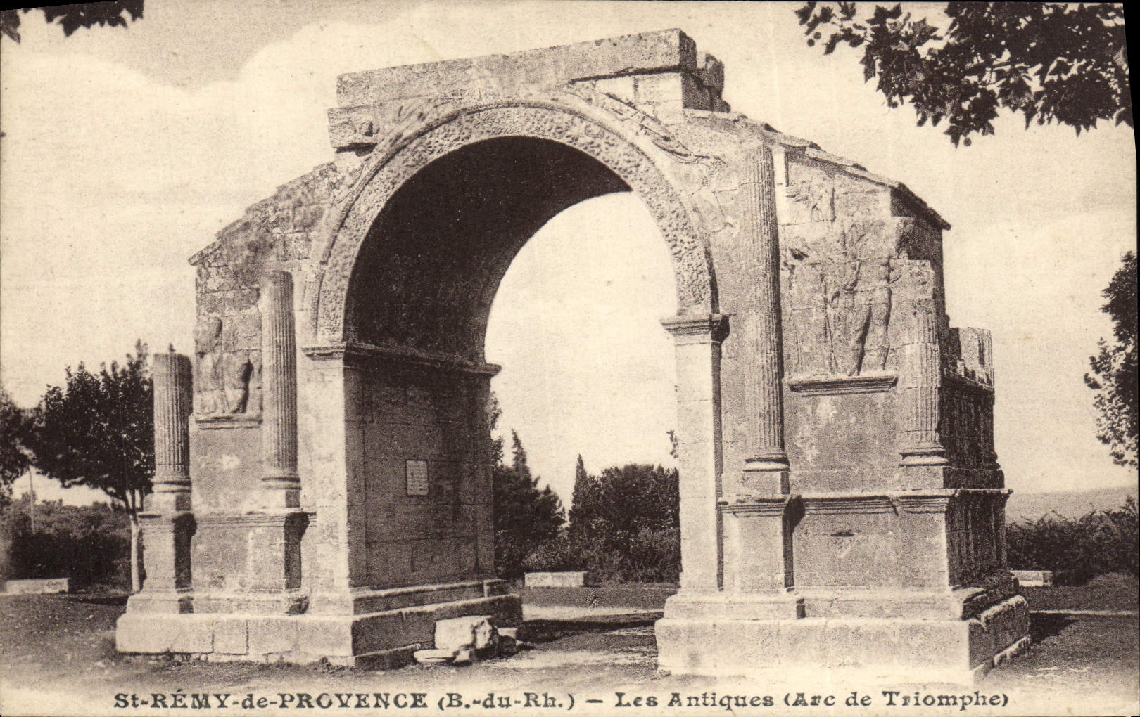 CPA St Remy de Provence Les Antiques Arc de TRiomphe 