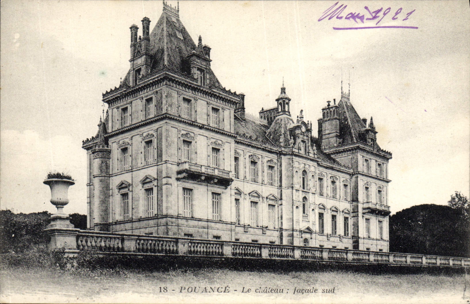 CPA Pouance Vue Prise du Fand du Parc du Chateau
