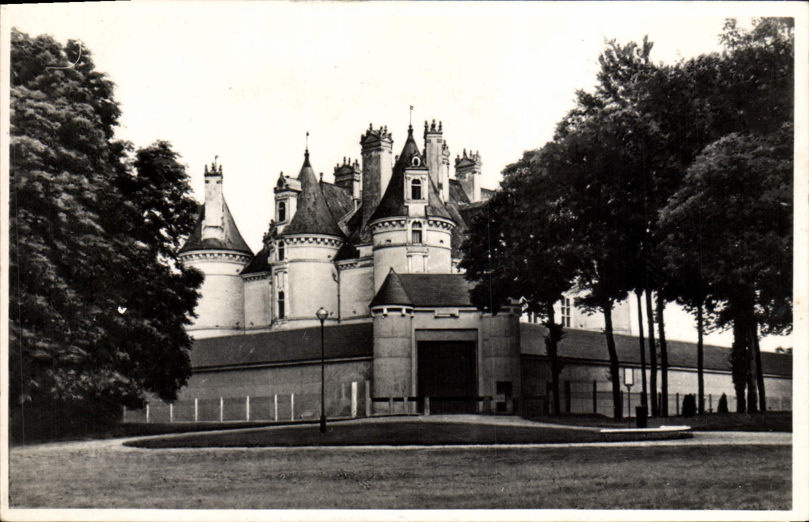 CPM Domaine De Landifer Par Bauge Maine Et Loire