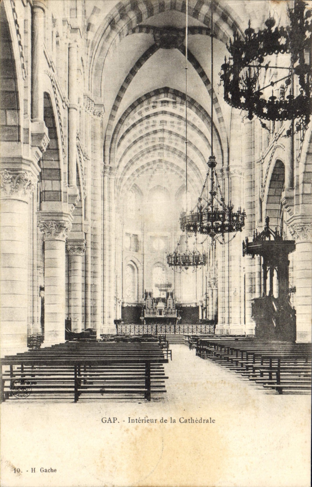 VINTAGE POSTCARD Gap Interior of the Cathedral