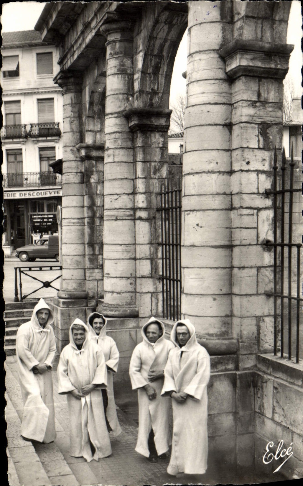 MODERN CARD Dax Curistes with the Hot Fountain