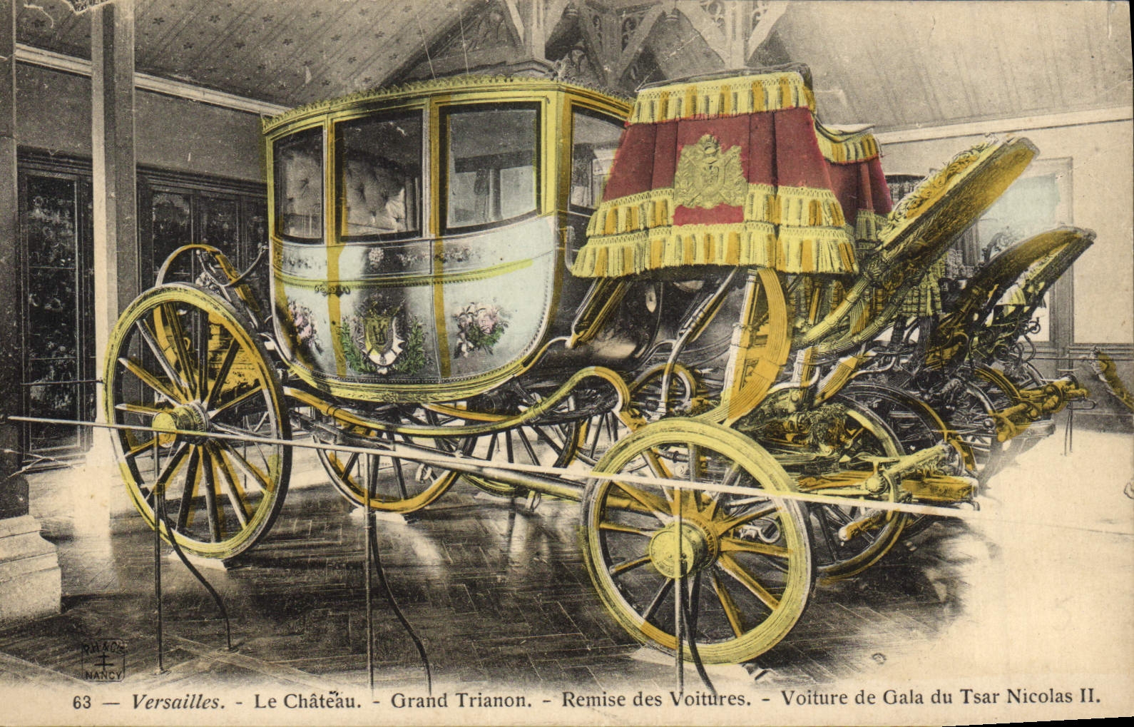 CPA Versailles Le Chateau Grand Trianon Remise des Voitures Voiture de gala du Tsar Nicoals II Russie Russia 