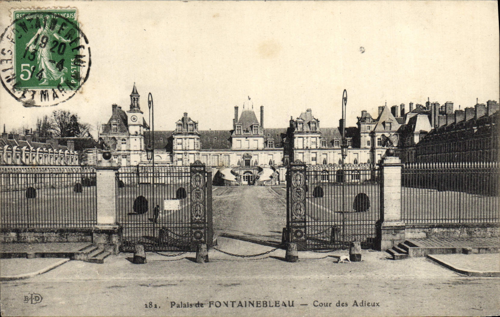 CPA Palais de Fontainebleau Cour des Adieux