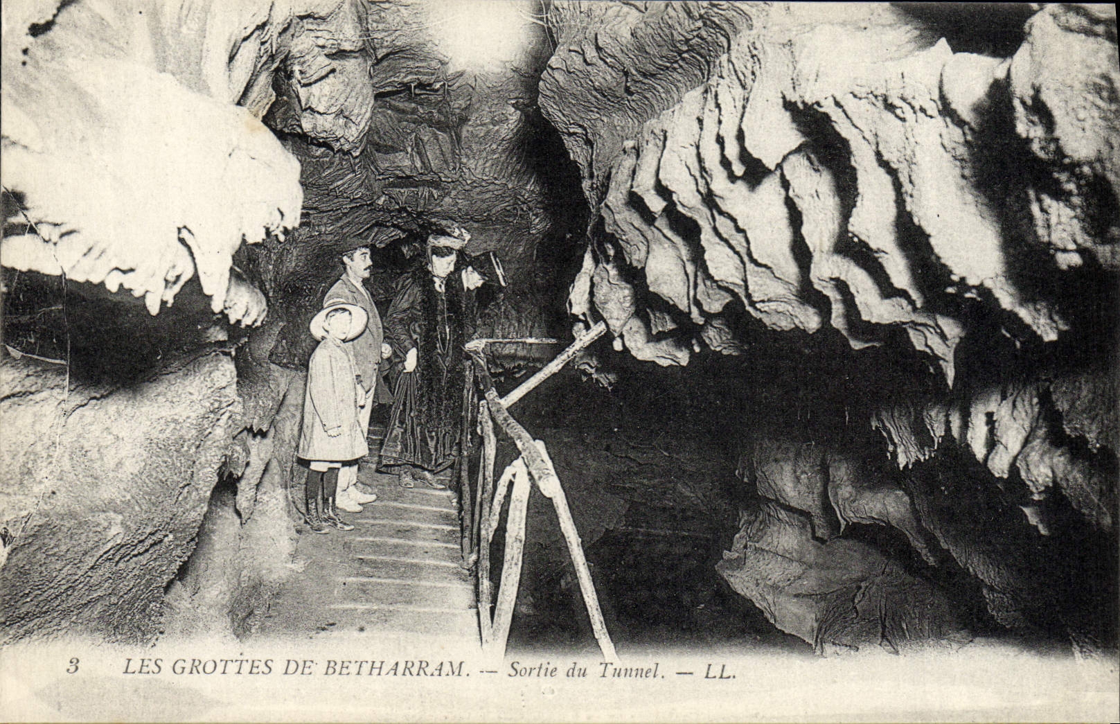 CPA Les Grottes De Betharram Sortie du Tunnel