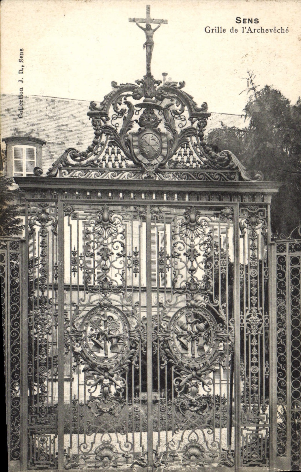 La POSTAL de la VENDIMIA Sens asa el palacio del arzobispo