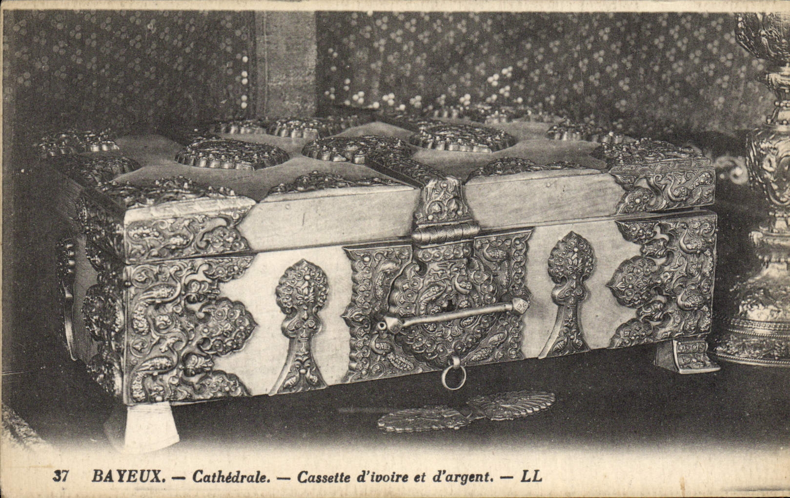 Cassette de la catedral de Bayeux de la POSTAL de la VENDIMIA de Ovoire y de dinero