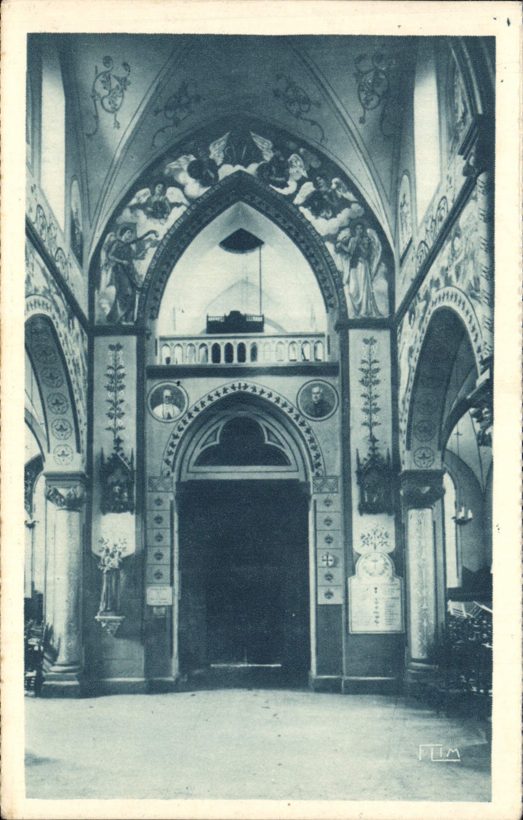 VINTAGE POSTCARD ND Sanctuary of Quezac the platform