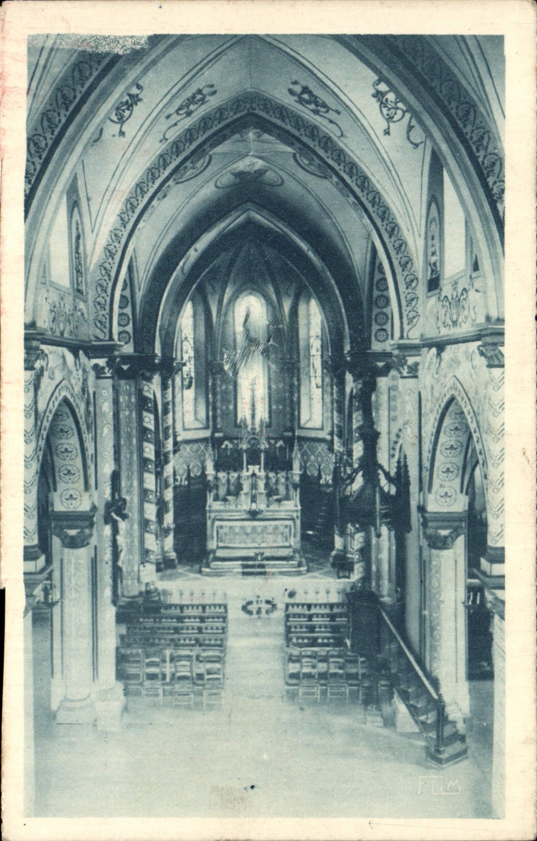 VINTAGE POSTCARD ND Sanctuary of Quezac the great nave