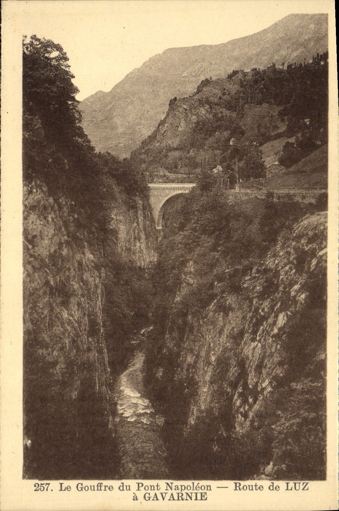 La POSTAL de la VENDIMIA el hoyo de la ruta de Napoleon del puente de Luz tiene Gavarnie