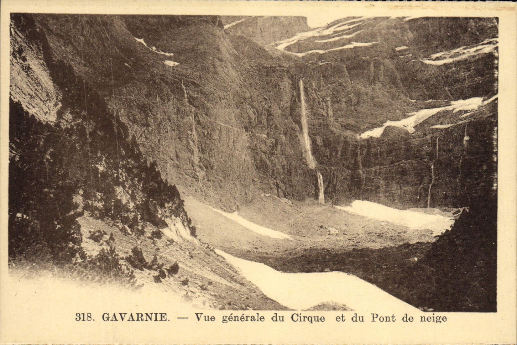 CPA Gavarnie Vue Generale du cirque et du Pont de Neige