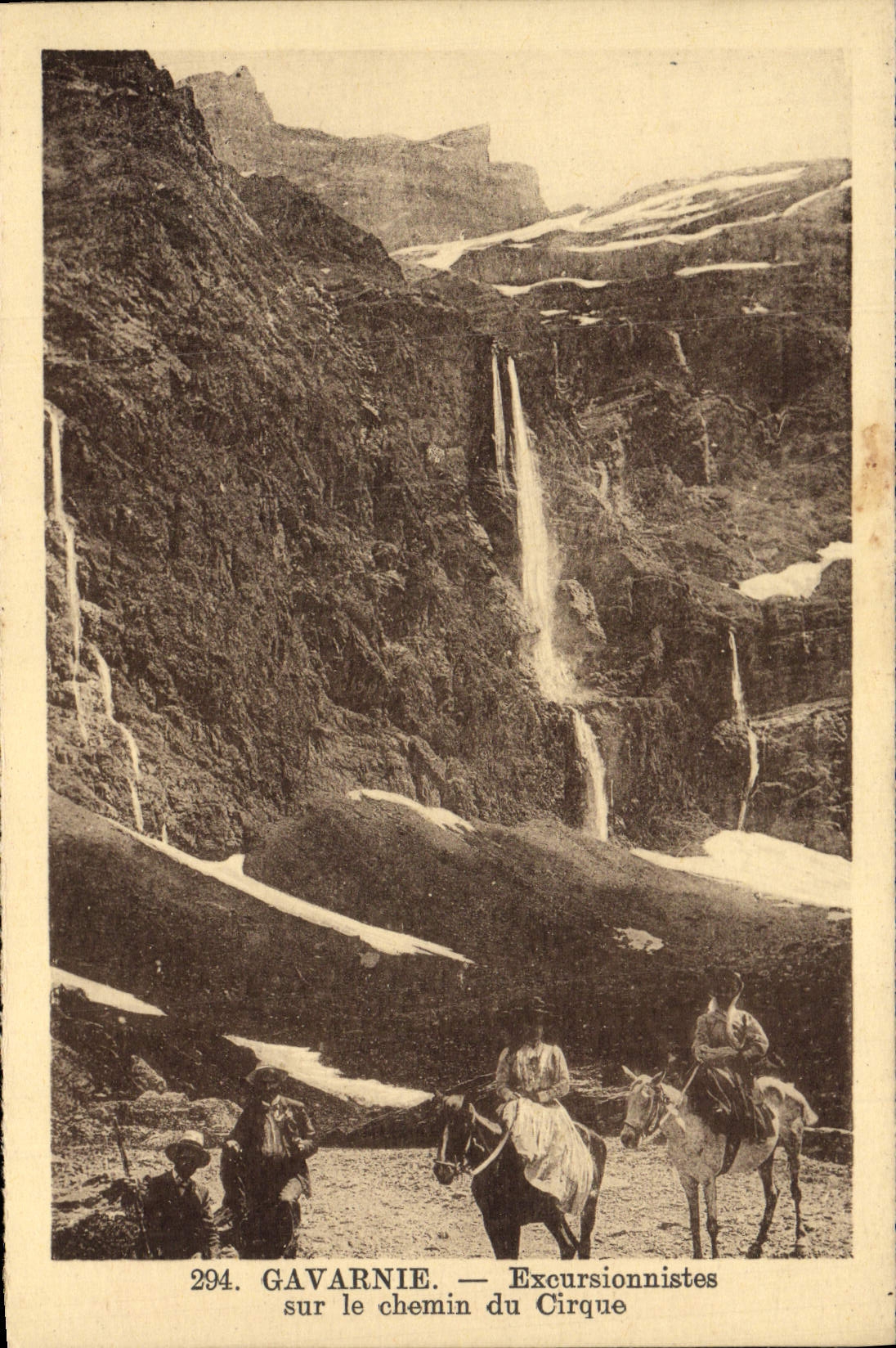 CPA Gavarnie Excursionnistes su rle Chemin du Cirque Cheval