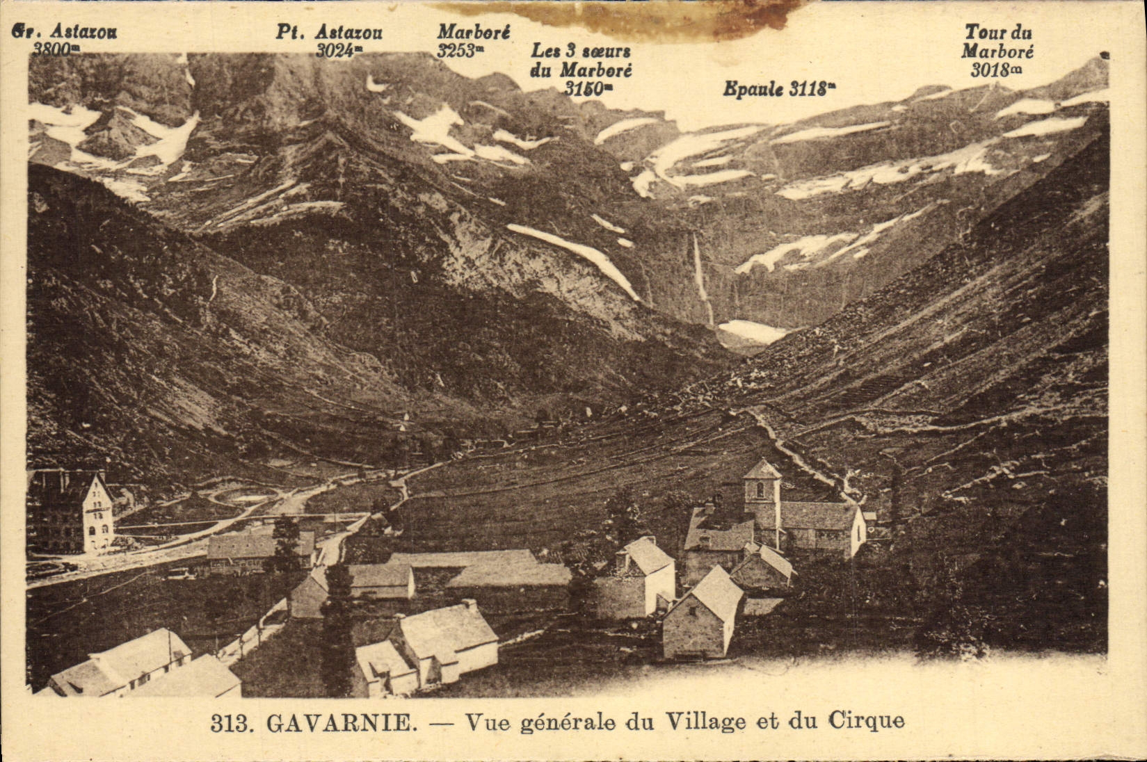 CPA Gavarnie Vue Generale du Village et du Cirque