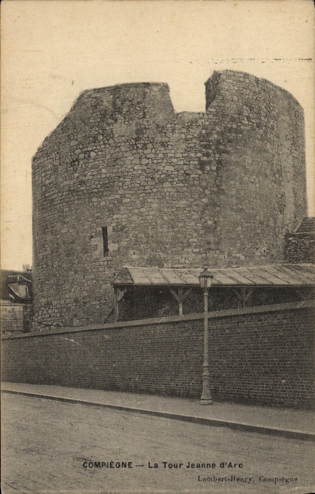 CPA Compiegne La Tour Jeanne d'Arc