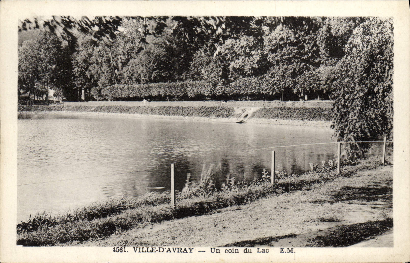Ciudad D Avray de la POSTAL de la VENDIMIA una esquina del lago