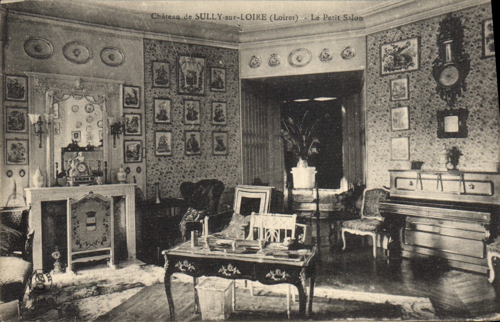 VINTAGE POSTCARD Sully On the Loire the Small Living room