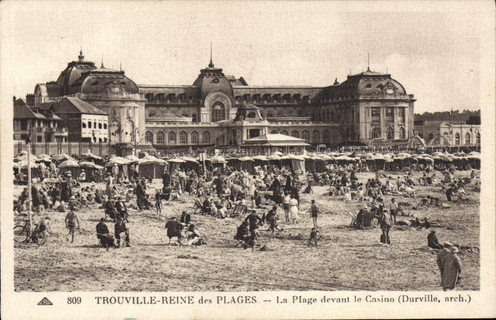 Reina de Trouville de la POSTAL de la VENDIMIA de las playas la playa delante del casino