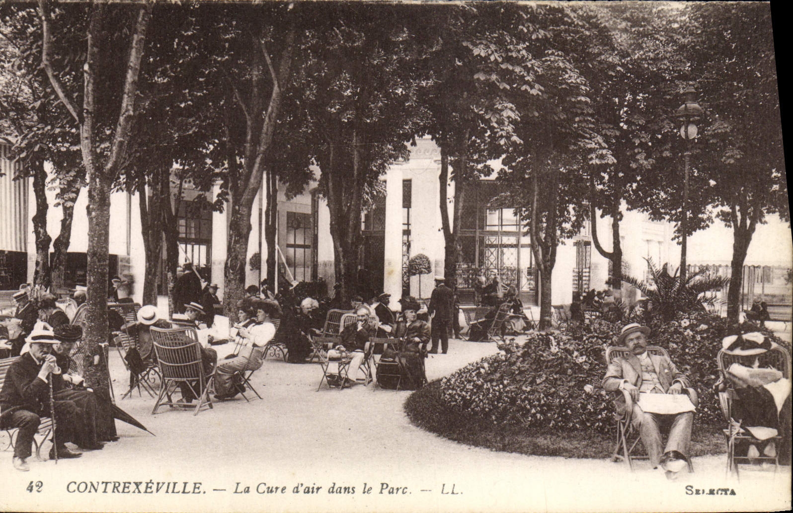 CPA Contrexeville La Cure D'air Dans Le Parc