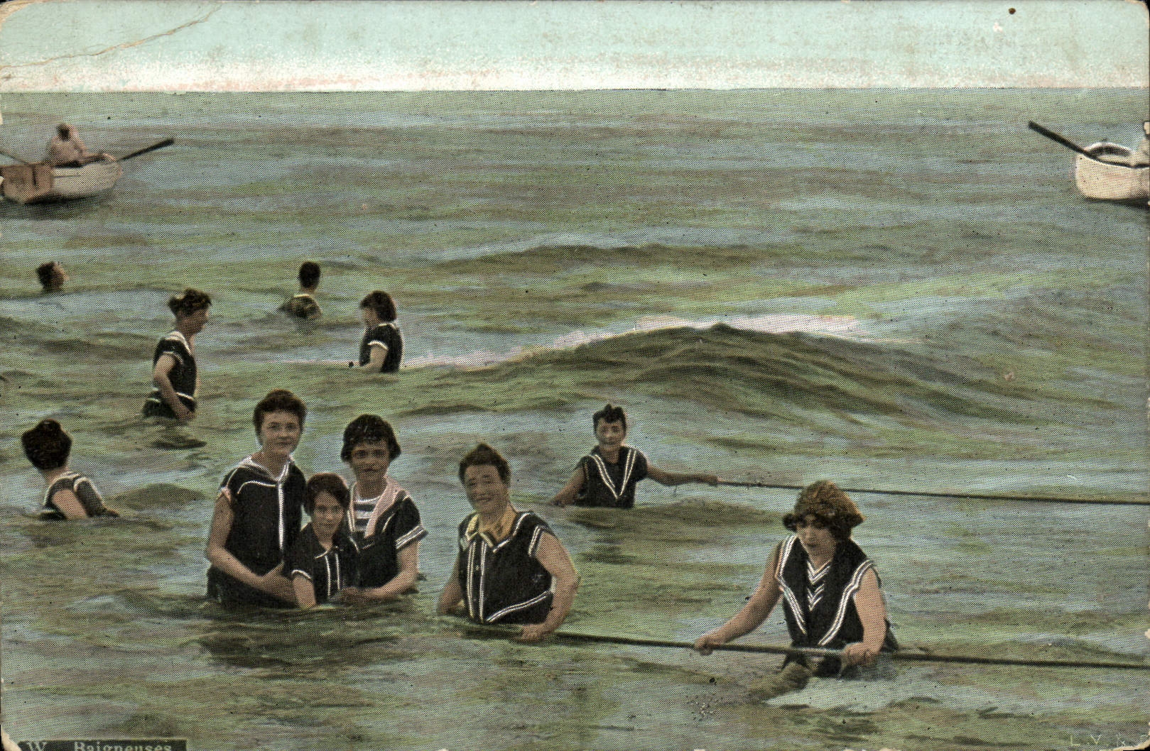 VINTAGE POSTCARD Women with the beach Bathers