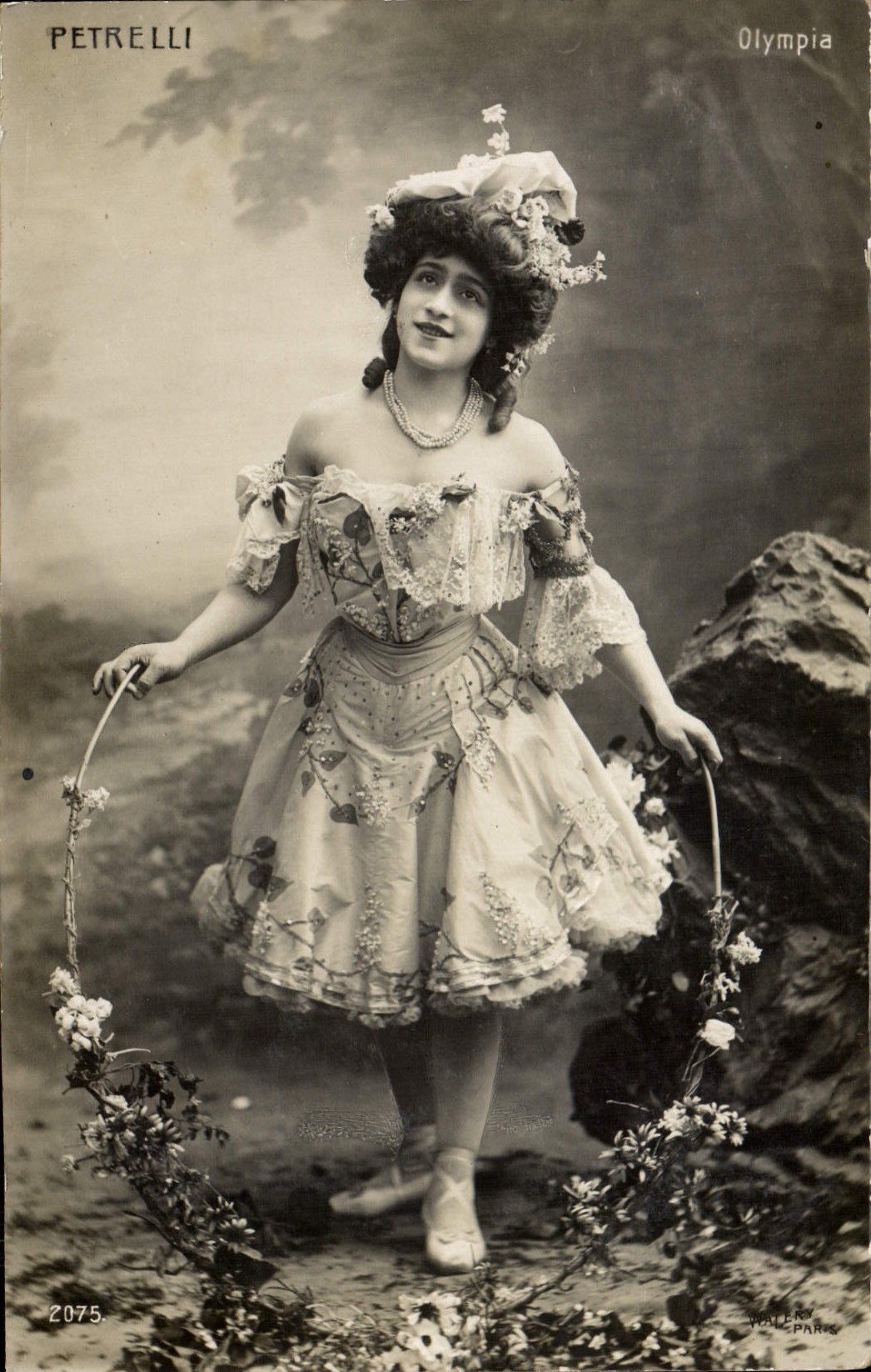 VINTAGE POSTCARD Fantasy Woman Petrelli Olympia