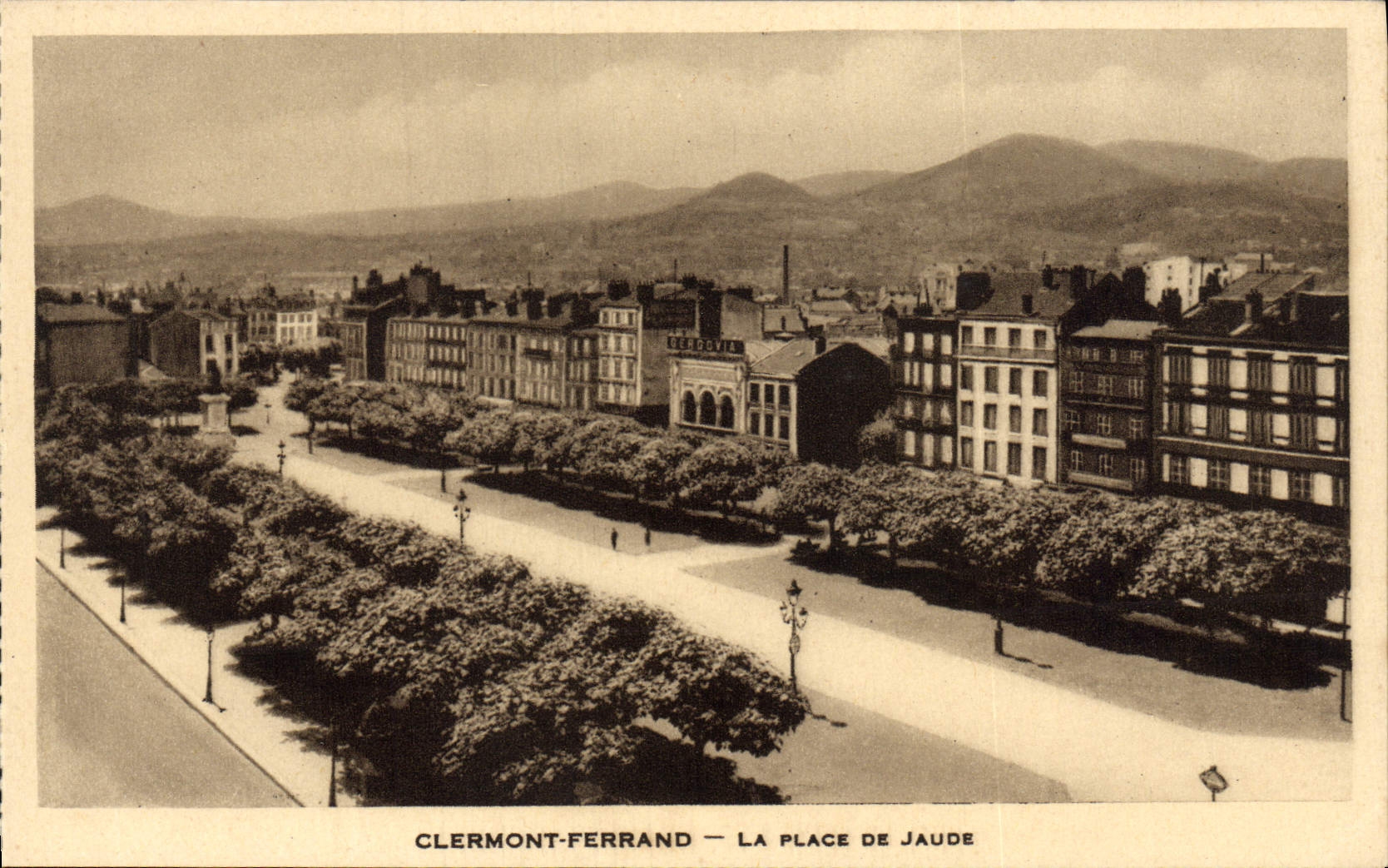 POSTAL Clermont-Ferrand de la VENDIMIA el lugar De Jaude