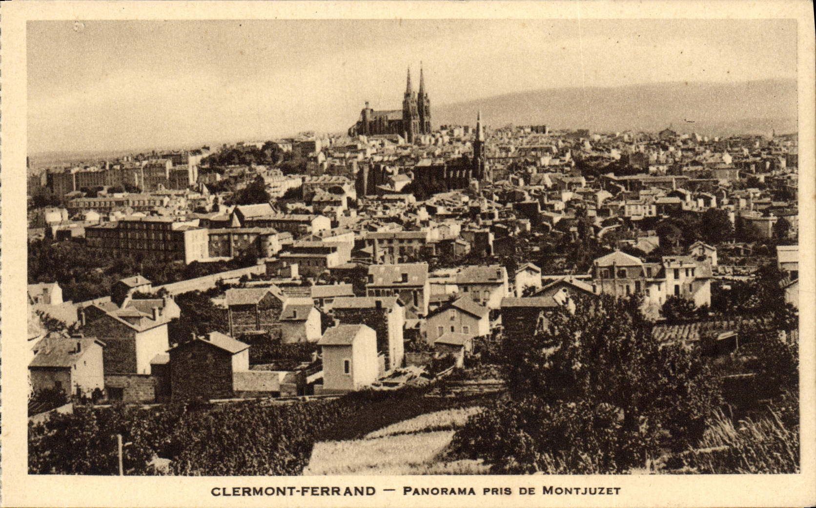 POSTAL Clermont-Ferrand Panorama Taken De Montjuzet de la VENDIMIA
