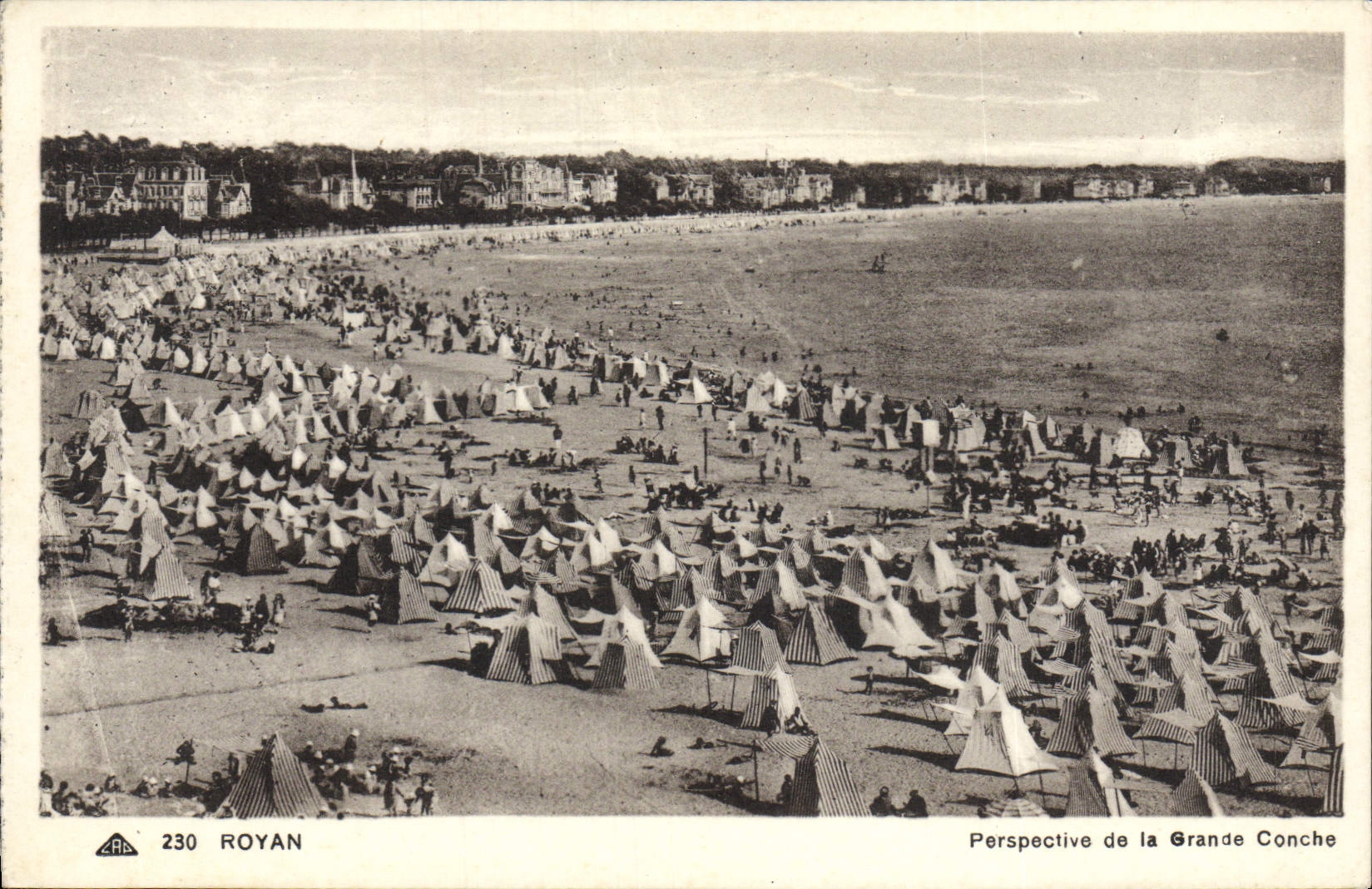 CPA Royan Perspective de La Grande Conche