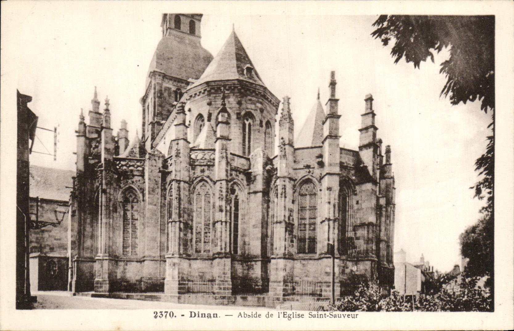 CPA Dinan Abside De I'Eglise Saint Sauveur