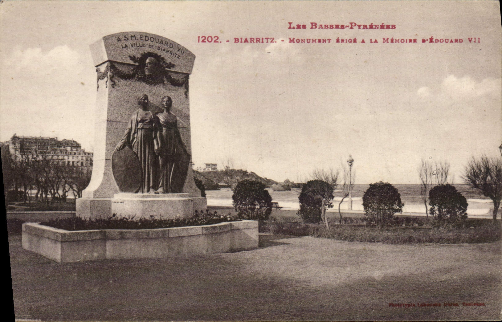CPA Biarritz Monument erige a la memoire d'Edouard VII