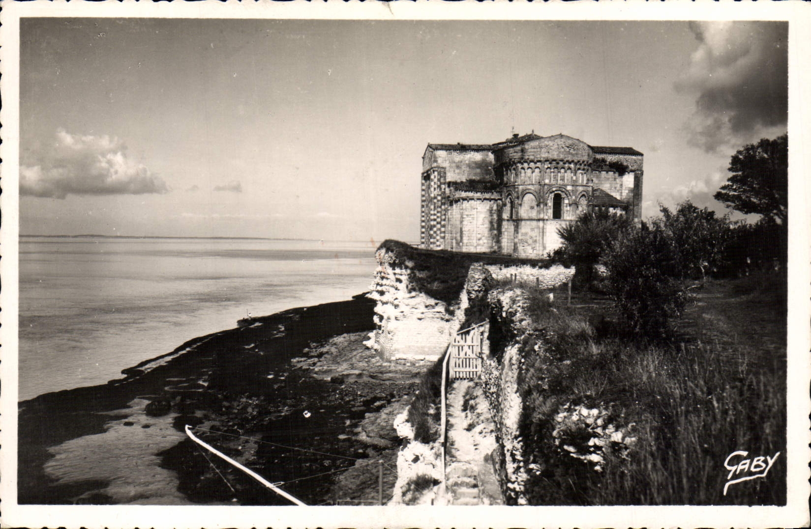 MODERN CARD Talmont View De I' Eglise Romance