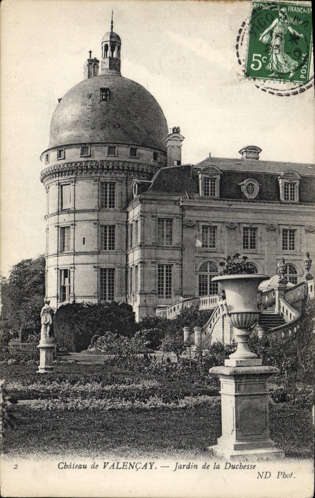 VINTAGE POSTCARD Castle of Valencay Garden of the Duchess