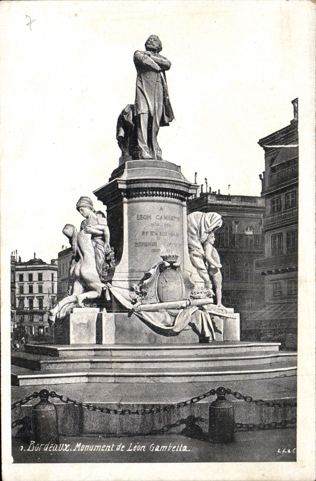 CPA Bordeaux Monument de Leon Gambetta