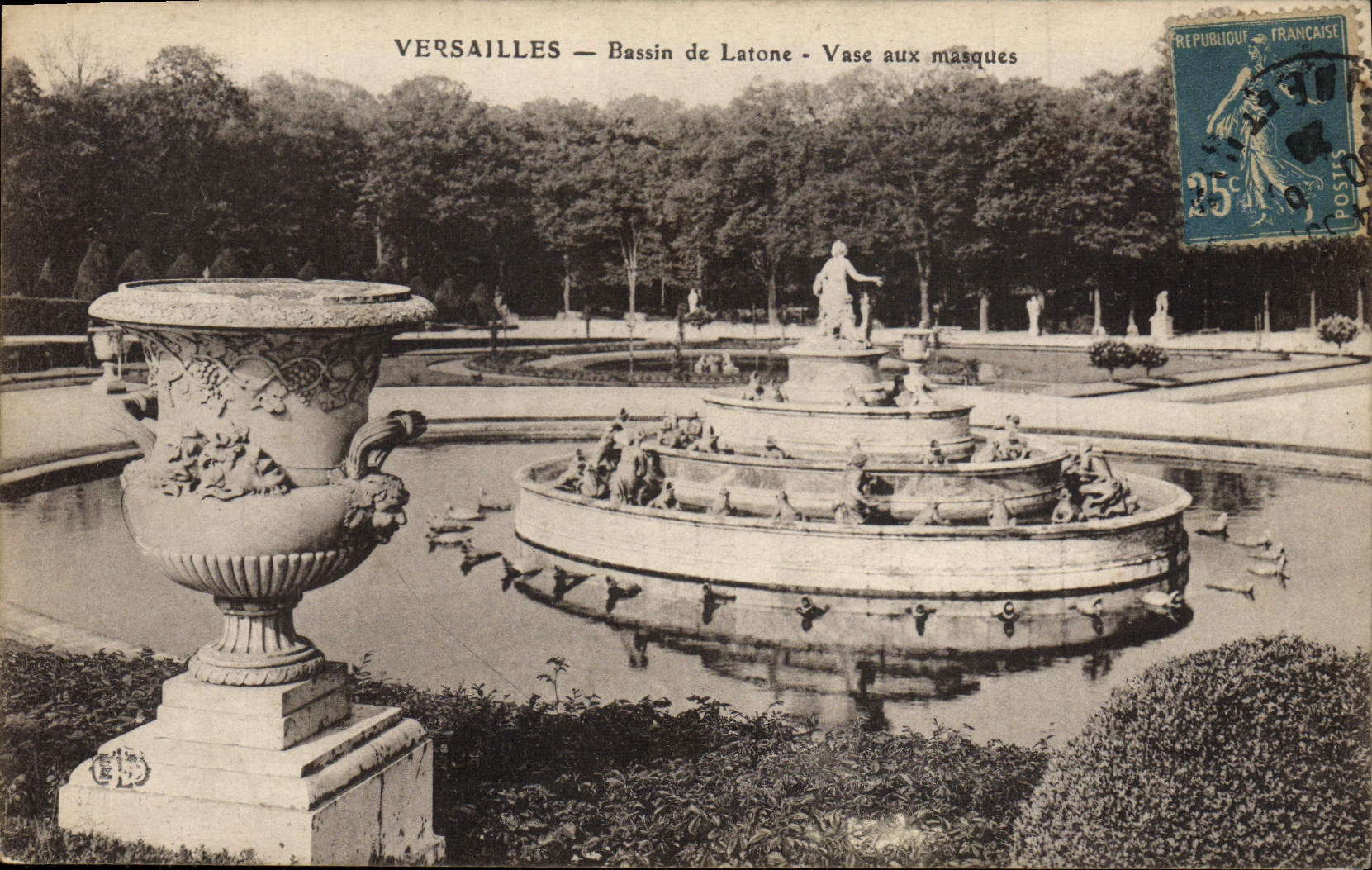 CPA Versailles Bassin de Latone Vase aux masques 