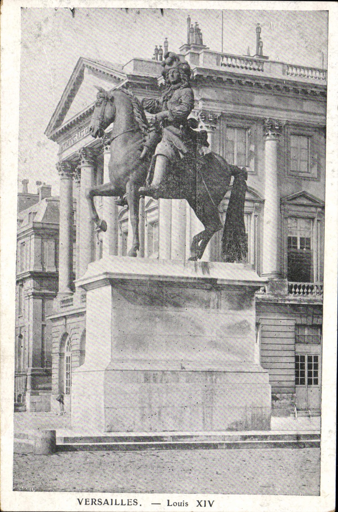 VINTAGE POSTCARD Versailles Louis XIV