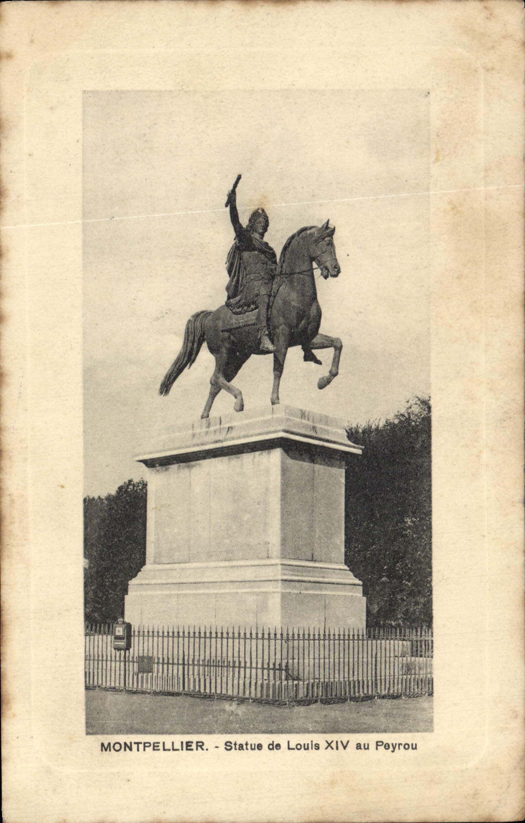 CPA Montpellier Statue de Louis XIV au Peyrou
