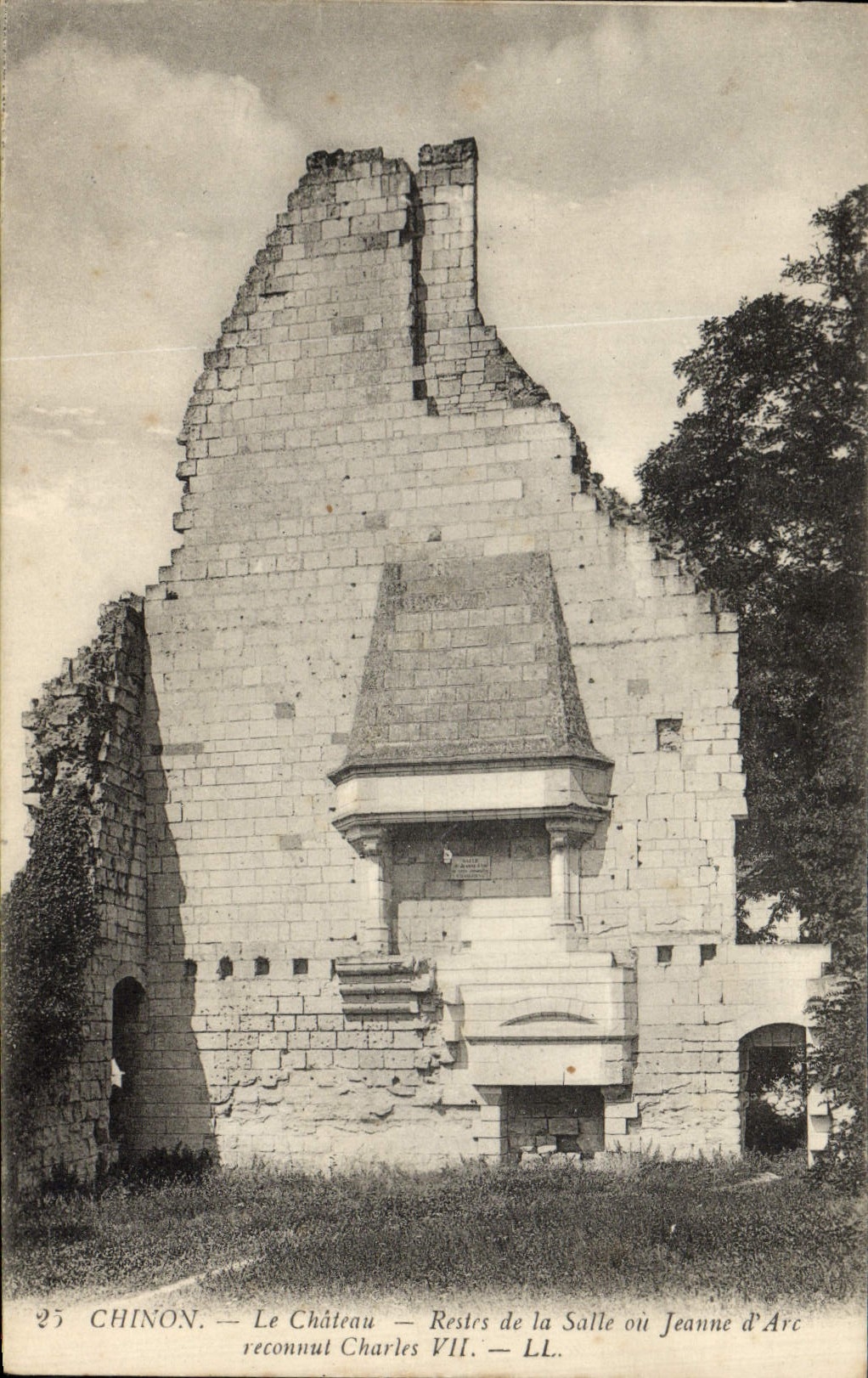 VINTAGE POSTCARD Chinon the Castle Remainders of the room or Jeanne d' Arc recognized Charles VII