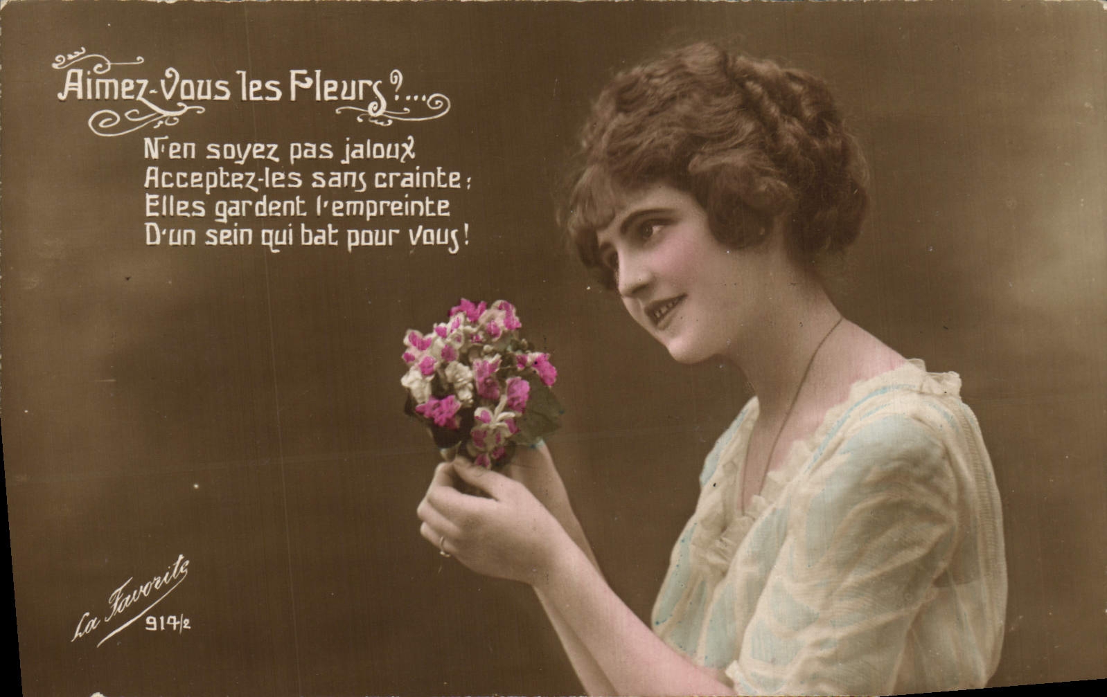 VINTAGE POSTCARD Fantaisie Woman Love You to them Fleurs