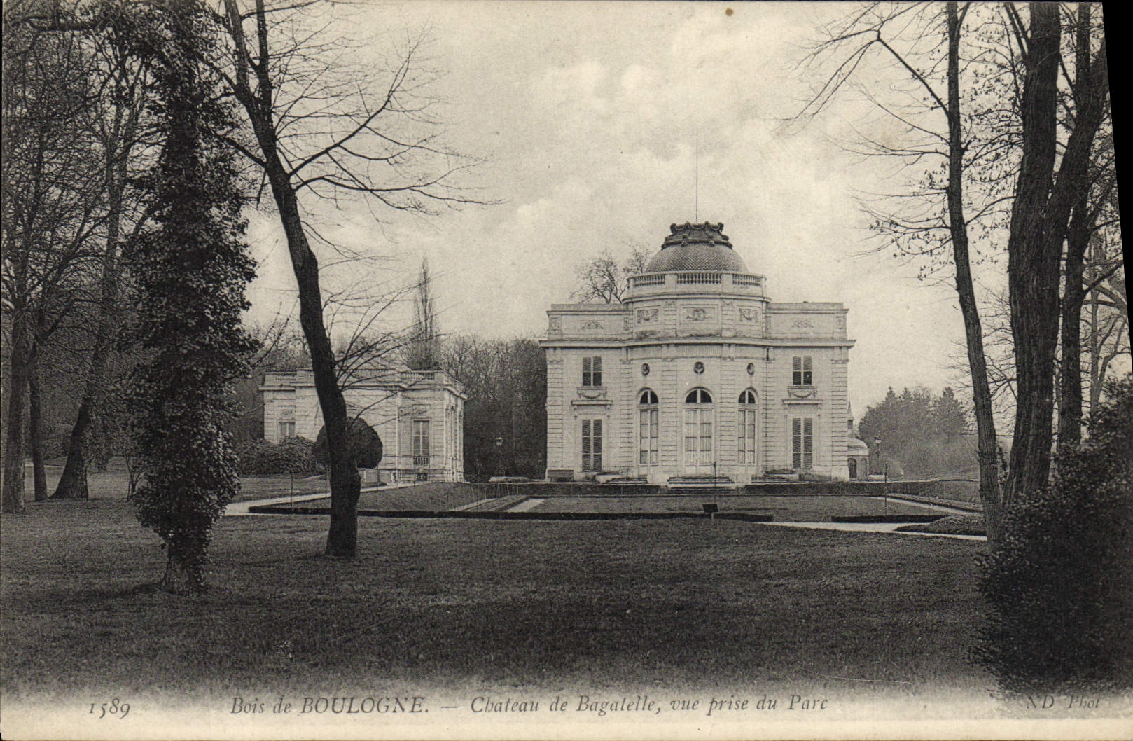 CPA Bois de Boulogne Chateau de Bagatelle une prise du Parc 