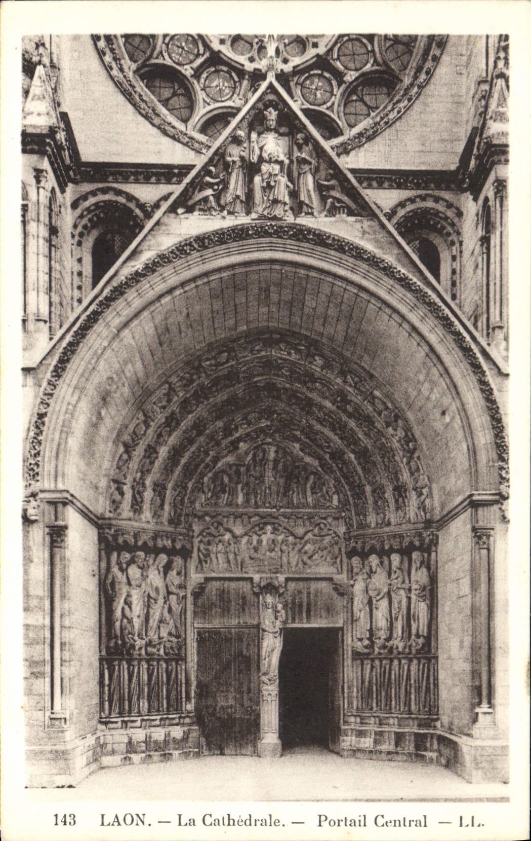 VINTAGE POSTCARD Laon Cathedarle Central Gate
