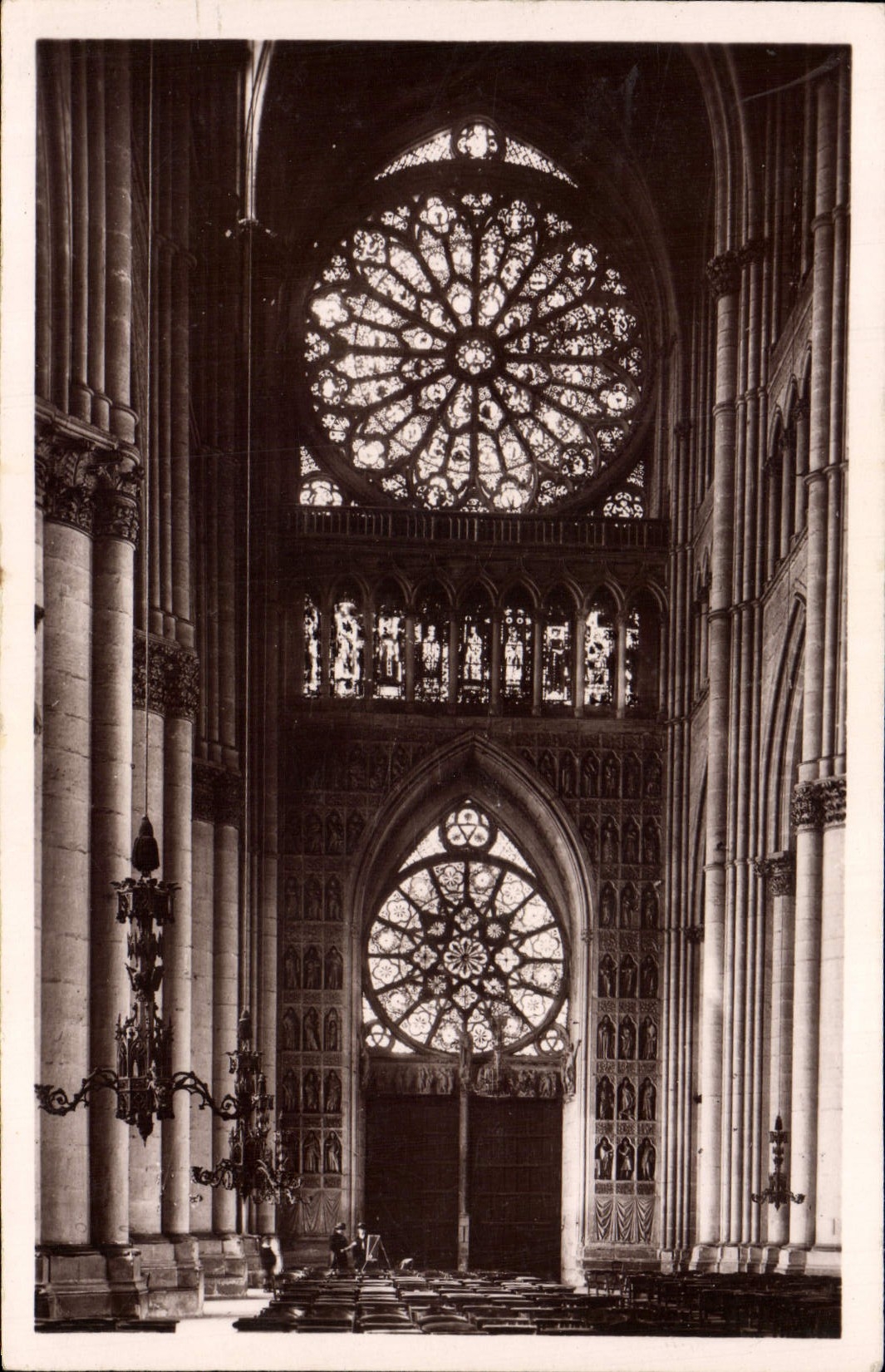 VINTAGE POSTCARD Interior Rheims of Cathedarle