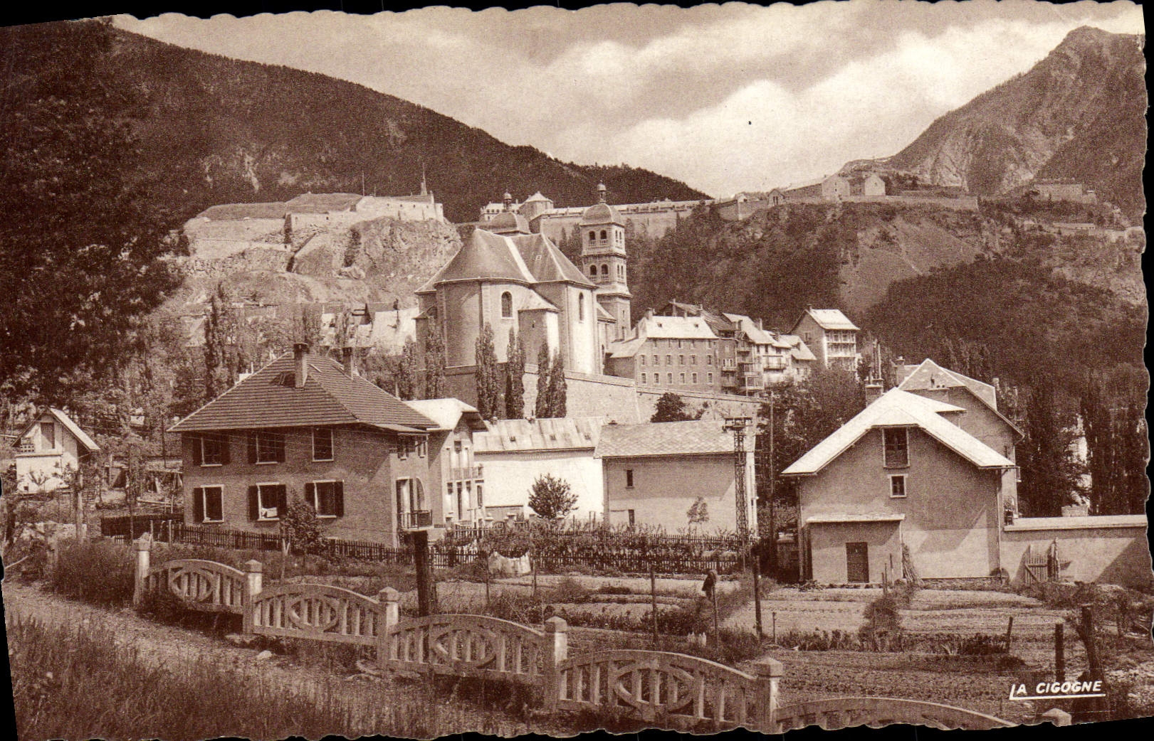 POSTAL MODERNA Briançon y Fort de las cabezas