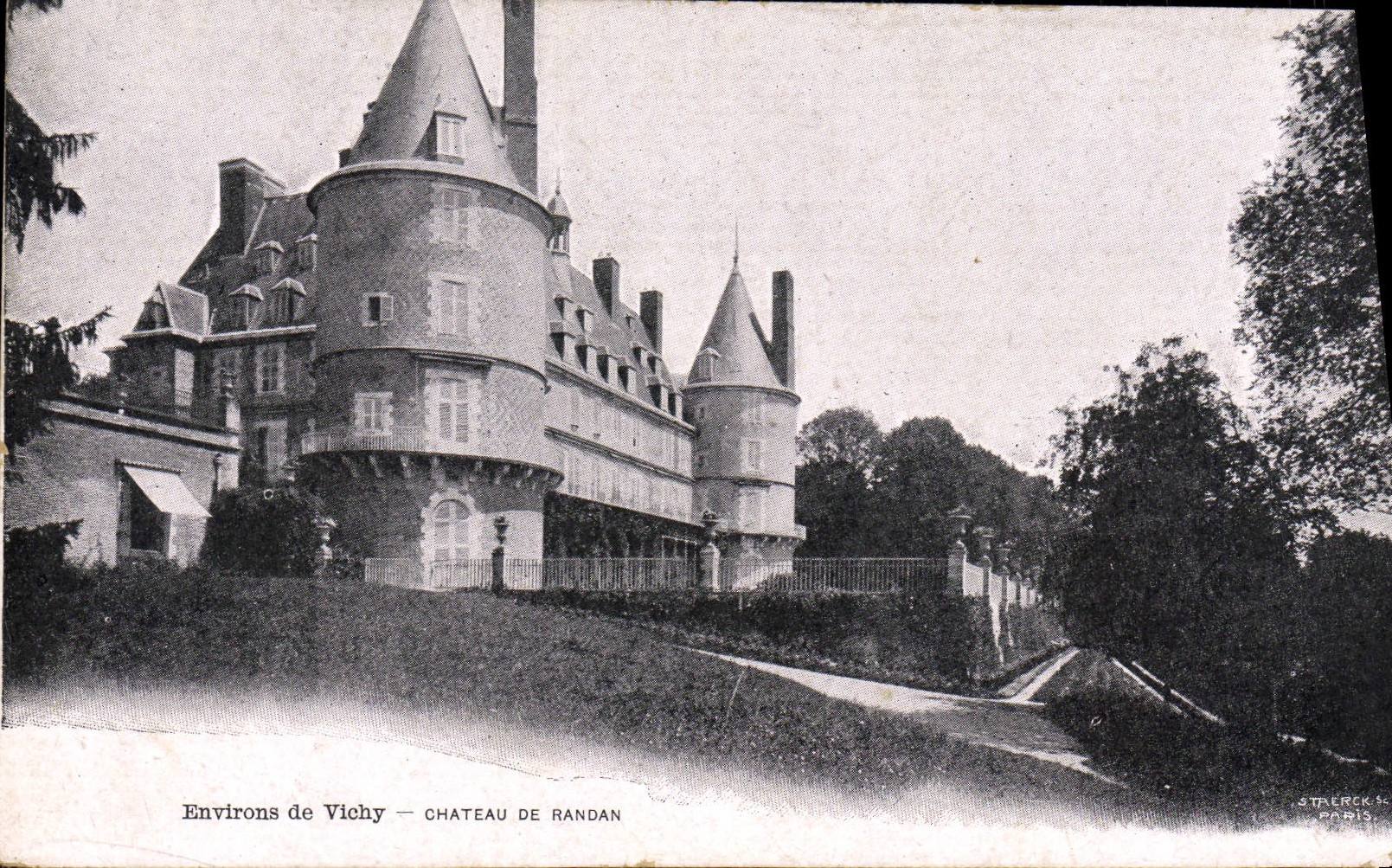CPA Environs de Vichy Chateau de Randan