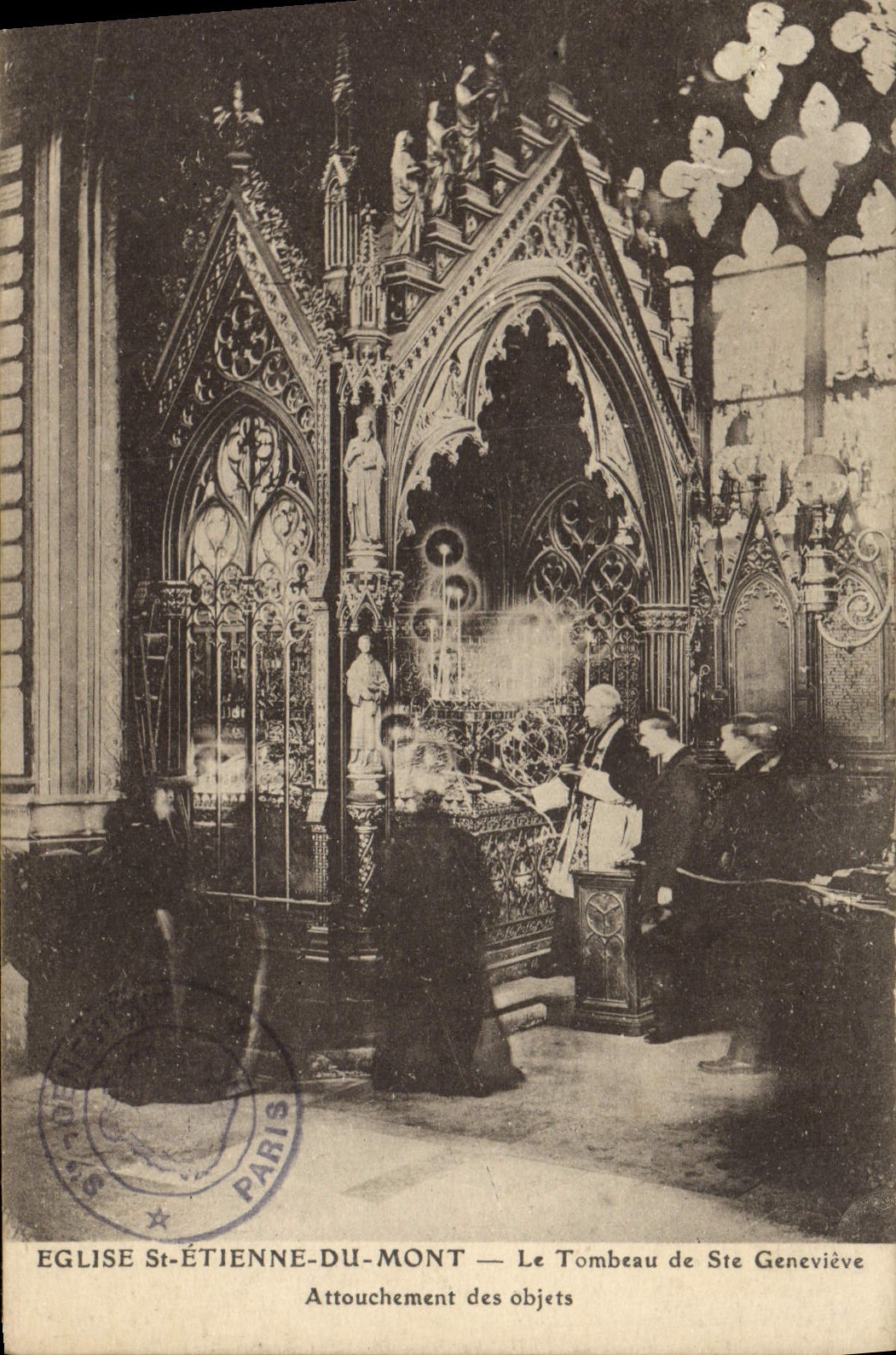 VINTAGE POSTCARD Church St Etienne of the Mount the Tomb of co. Genevieve Contact of the objects